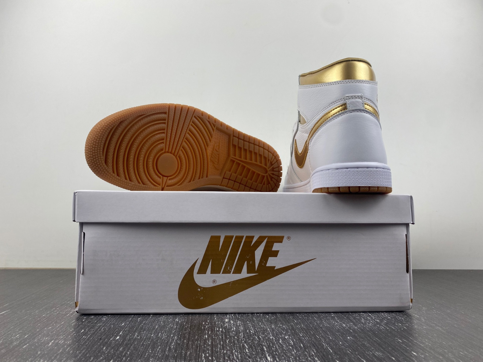 air jordan 1 high og wmns metallic gold fd2596-107