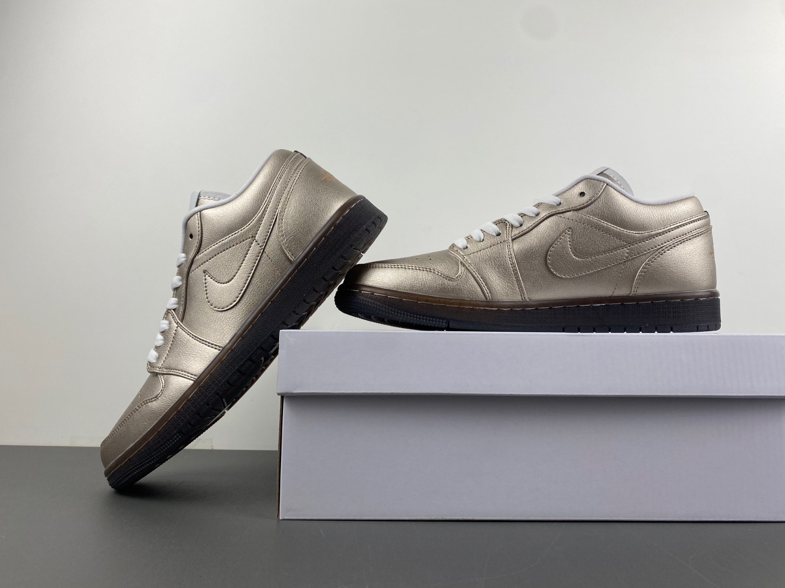 air jordan 1 low se “metallic zinc” hq3529-099