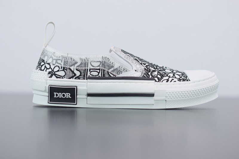 dio* x converse sneaker