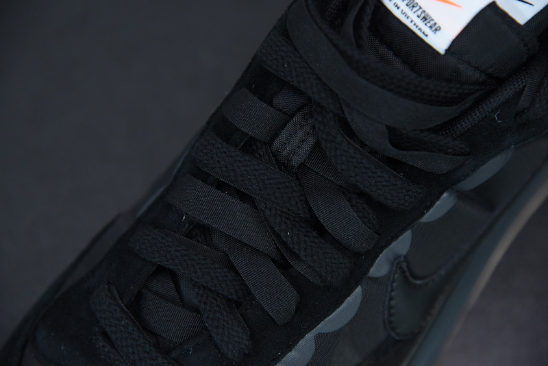 nike vaporwaffle sacai