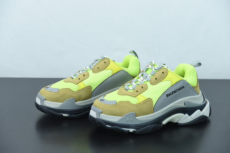 bc triple s trainer 536737 w09o3 1801