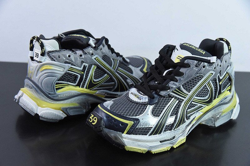 Ba*len*cia*ga runner sneaker