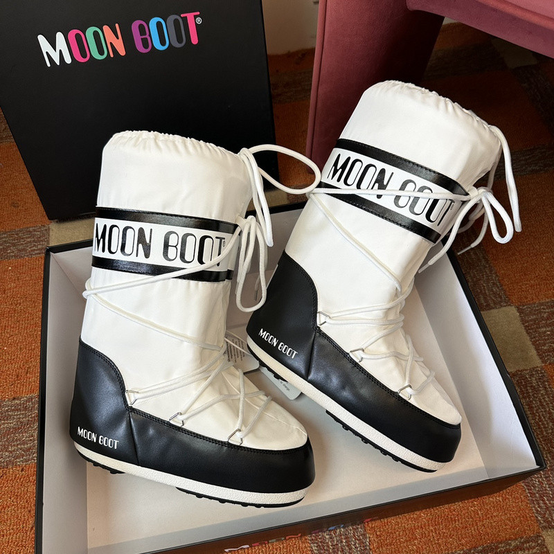 mOON bOOT