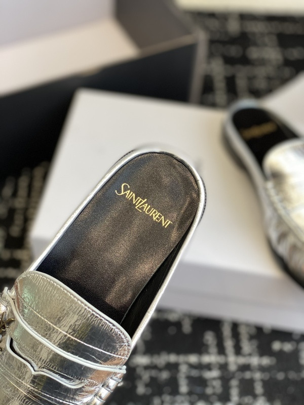 SAINT LAURENT Sneaker