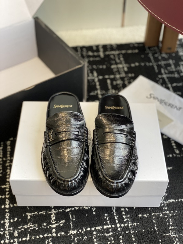 SAINT LAURENT Sneaker